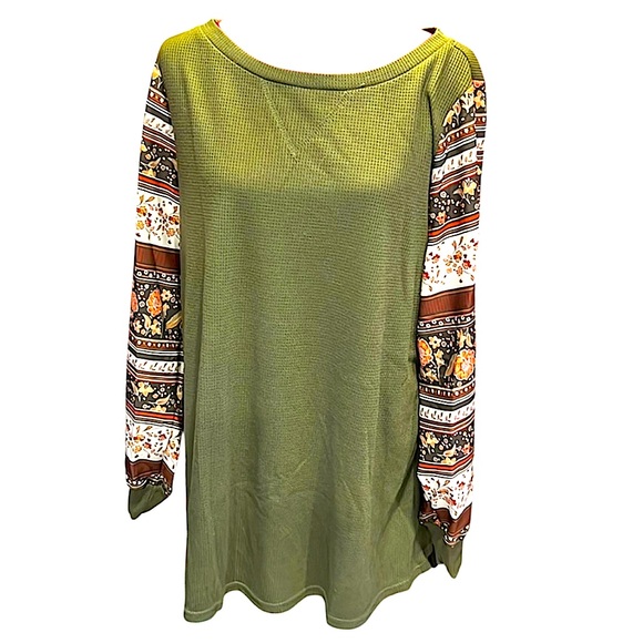 Bloomchic Boho Gypsy Top 18-20 top is brighter than model shows - Picture 2 of 5